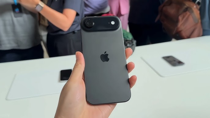 Dân tình giành giật iPhone 17 Pro Max, còn iPhone Air thì bị 