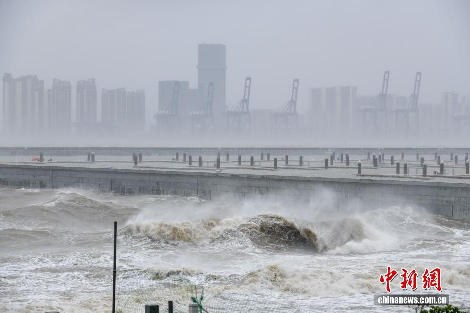 Bão Matmo đã càn quét Trung Quốc, gió giật 151km/h, đánh bay mọi thứ: Những hình ảnh cho thấy sự kinh hoàng- Ảnh 1.