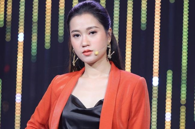 Nữ diễn viên nổi tiếng quỳ gối xin tiền từ thiện cho người nghèo: U36 là mẹ 2 con, xinh đẹp, chồng chiều- Ảnh 1.