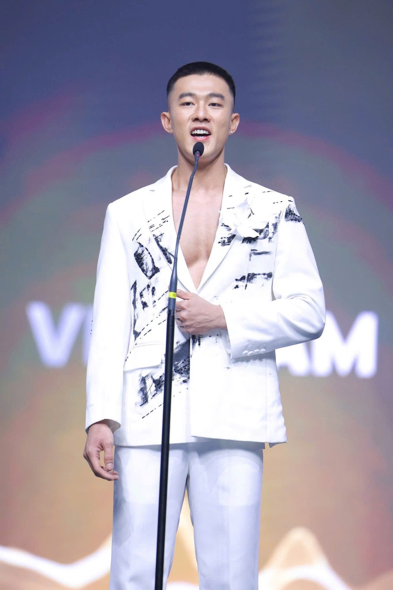 Công Vinh nhập viện cấp cứu- Ảnh 2.