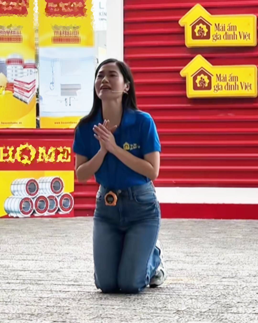 Nữ diễn viên nổi tiếng quỳ gối xin tiền từ thiện cho người nghèo: U36 là mẹ 2 con, xinh đẹp, chồng chiều- Ảnh 2.
