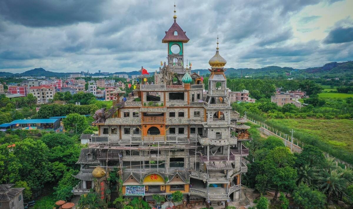 Bên trong "biệt thự điên" 51 tỷ, cao 30m, xây theo trí tưởng tượng suốt 10 năm của một nông dân Trung Quốc- Ảnh 3.