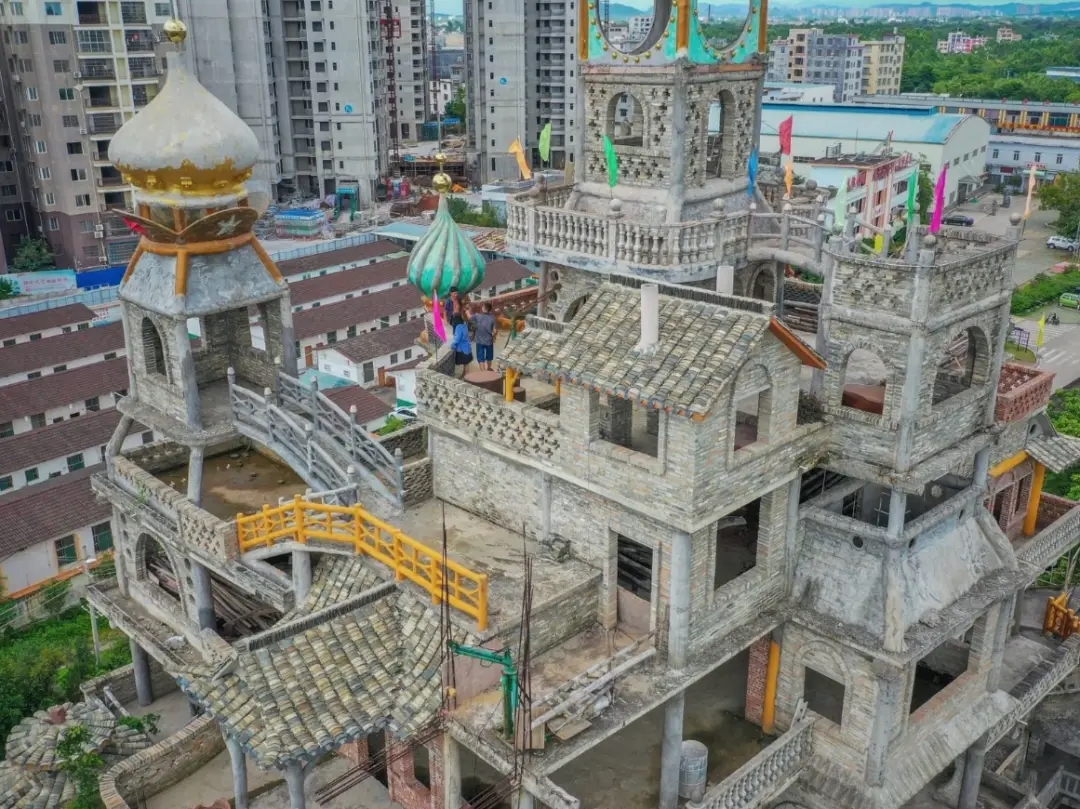 Bên trong "biệt thự điên" 51 tỷ, cao 30m, xây theo trí tưởng tượng suốt 10 năm của một nông dân Trung Quốc- Ảnh 9.