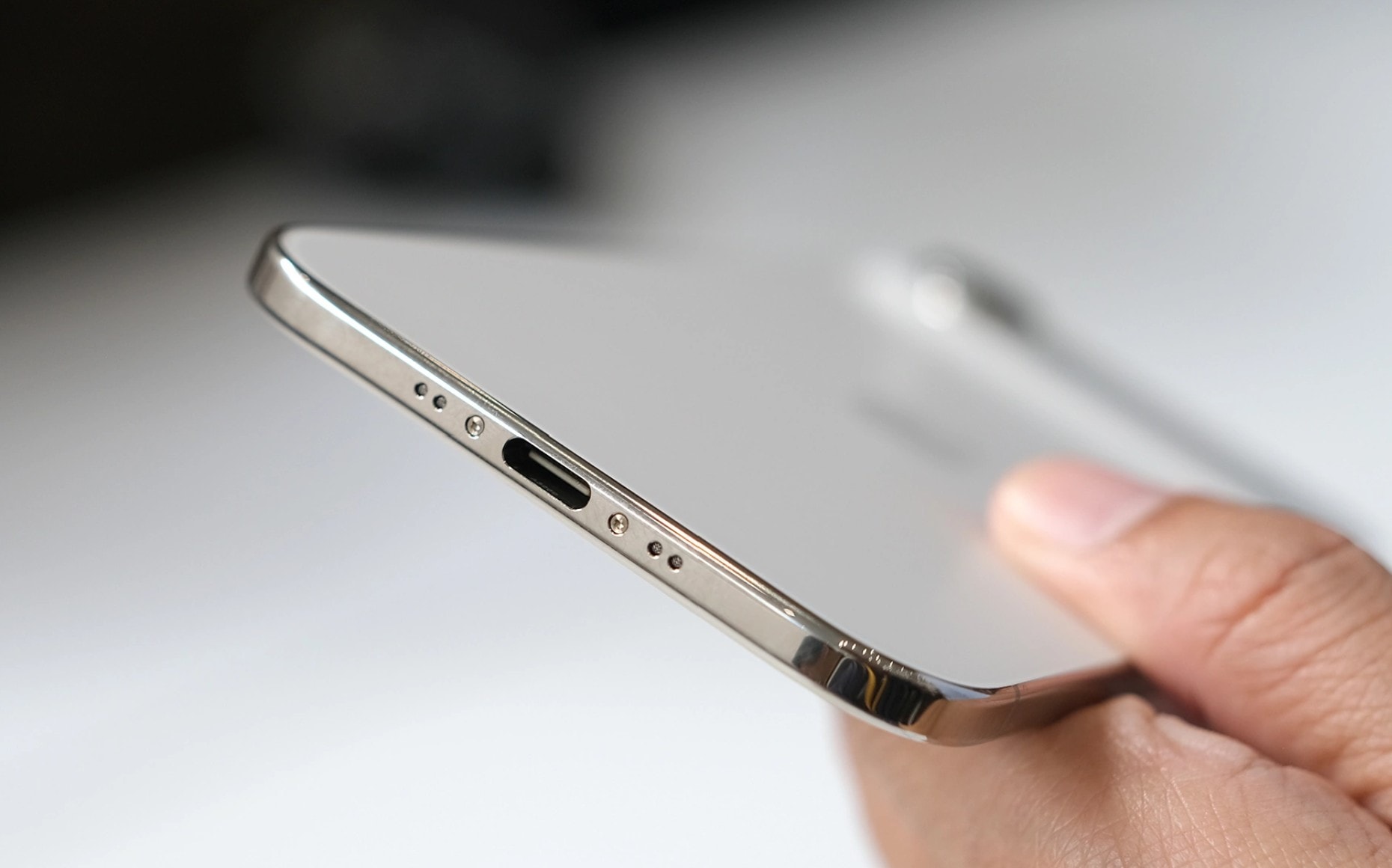Dân tình giành giật iPhone 17 Pro Max, còn iPhone Air thì bị 