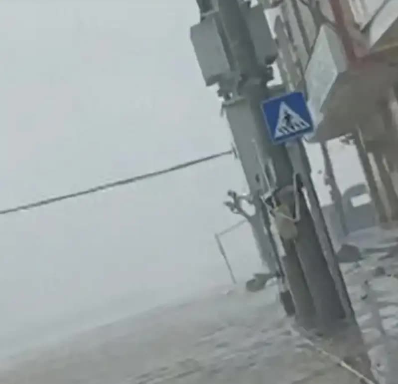 Rùng mình trước sức tàn phá của bão Matmo: Lũ cuồn cuộn ập vào nhà dân như sóng thần trong vài giây- Ảnh 2.