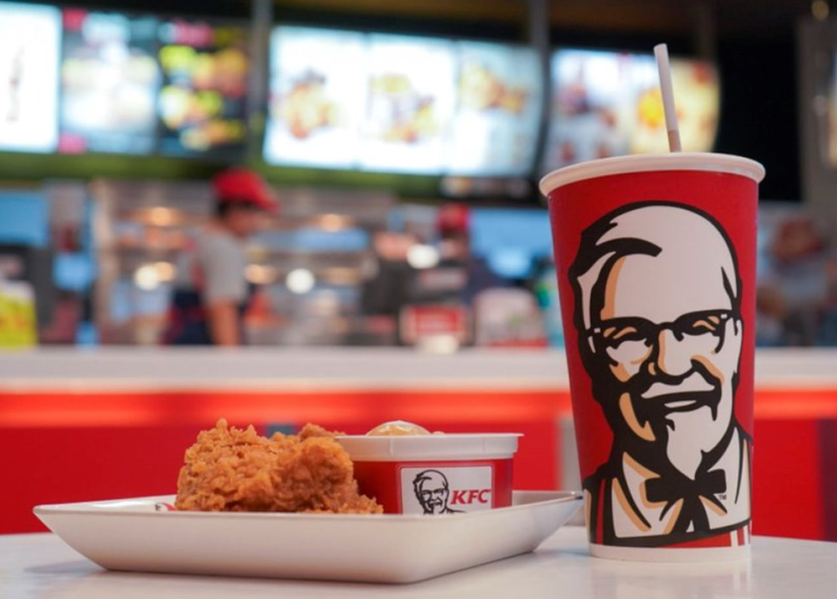 KFC tại quốc gia này phải đóng gần 70 cửa hàng chỉ sau 2 năm, 2.200 nhân viên bị sa thải: Chuyện gì đang xảy ra?- Ảnh 2.