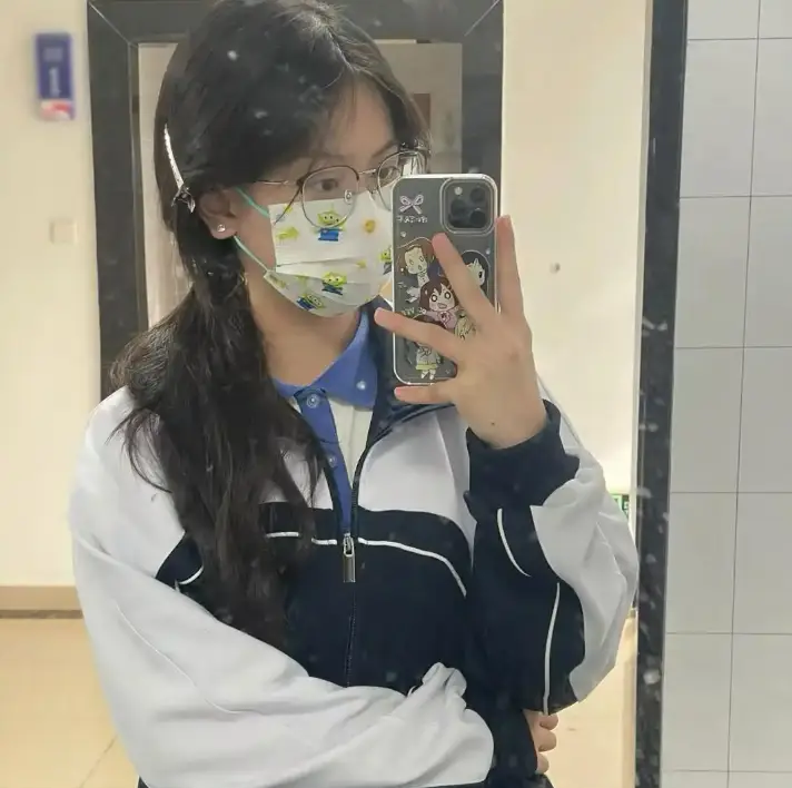 Dọn phòng của con gái 14 tuổi, người mẹ choáng váng khi thấy một "món đồ" không ngờ tới- Ảnh 2.