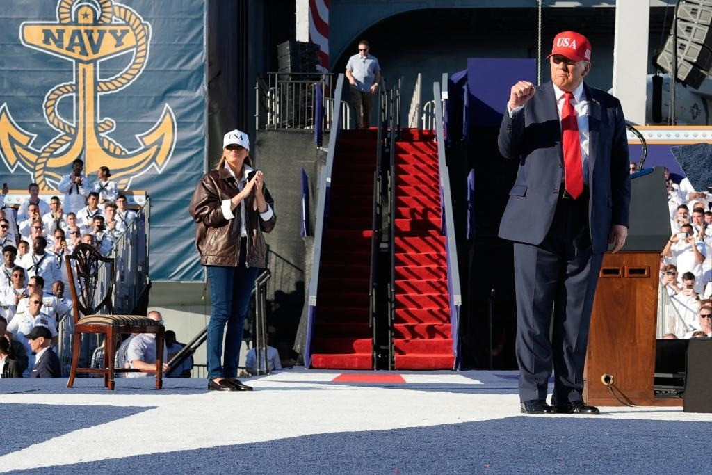 Khoảnh khắc tuyệt đối điện ảnh của bà Melania Trump- Ảnh 1.