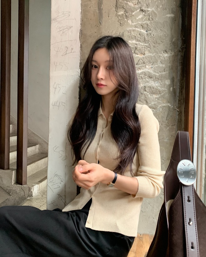 Quần đen rất dễ mặc, nhưng chị em phải mix cùng 4 kiểu áo sau đây thì mới sành điệu tuyệt đối- Ảnh 1.