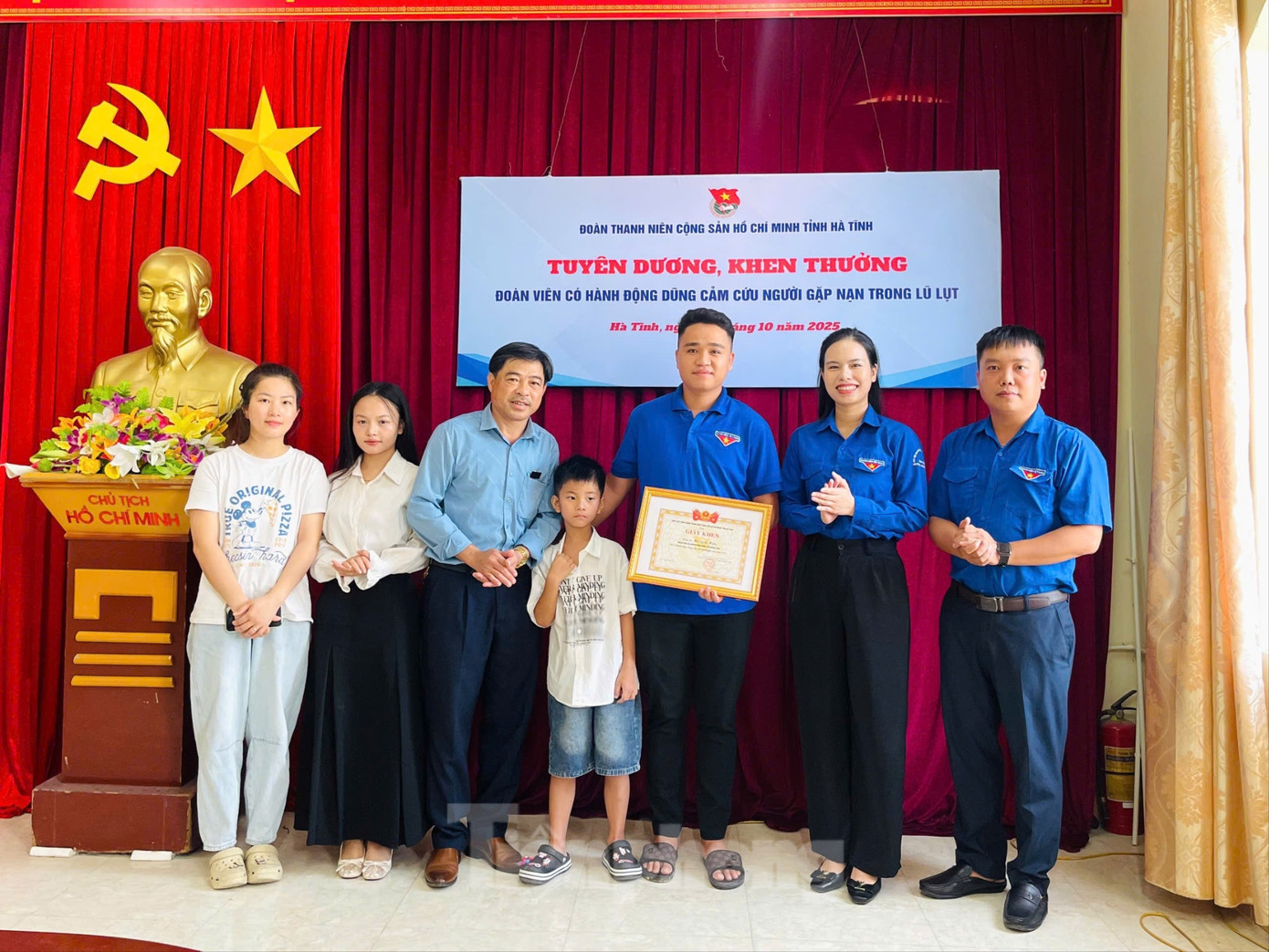 Chàng trai liều mình cứu cháu bé giữa dòng lũ: Nếu sợ thì ai sẽ cứu người đây...- Ảnh 4.