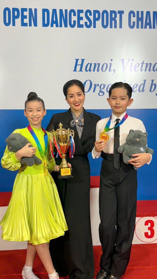 Con trai Khánh Thi - Phan Hiển lại “hái” huy chương vàng, khí chất “con nhà nòi” sáng bừng sàn đấu- Ảnh 1.
