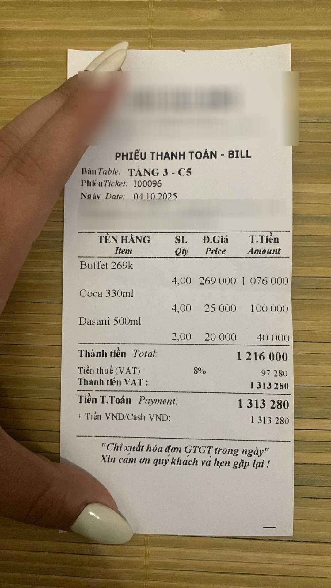 “Ăn nước bọt với nước rác ngon không?”: Khách sốc vì bài đăng của nhân viên quán nướng Hà Nội sau mâu thuẫn- Ảnh 1.