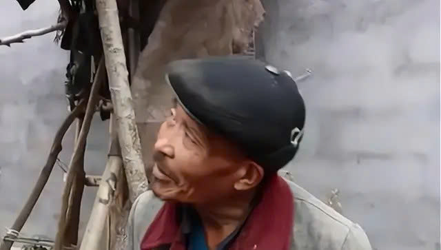 "Lâu đài kỳ dị" 7 tầng, cao 18m, xây bằng quần áo rách của gã điên cất giấu nhiều đau thương- Ảnh 4.