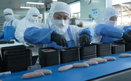 Ly hôn, nợ ngập đầu, doanh nhân Trung Quốc làm lại đời nhờ... bán xúc xích nướng, tạo nên thương hiệu "viral" cõi mạng- Ảnh 3.