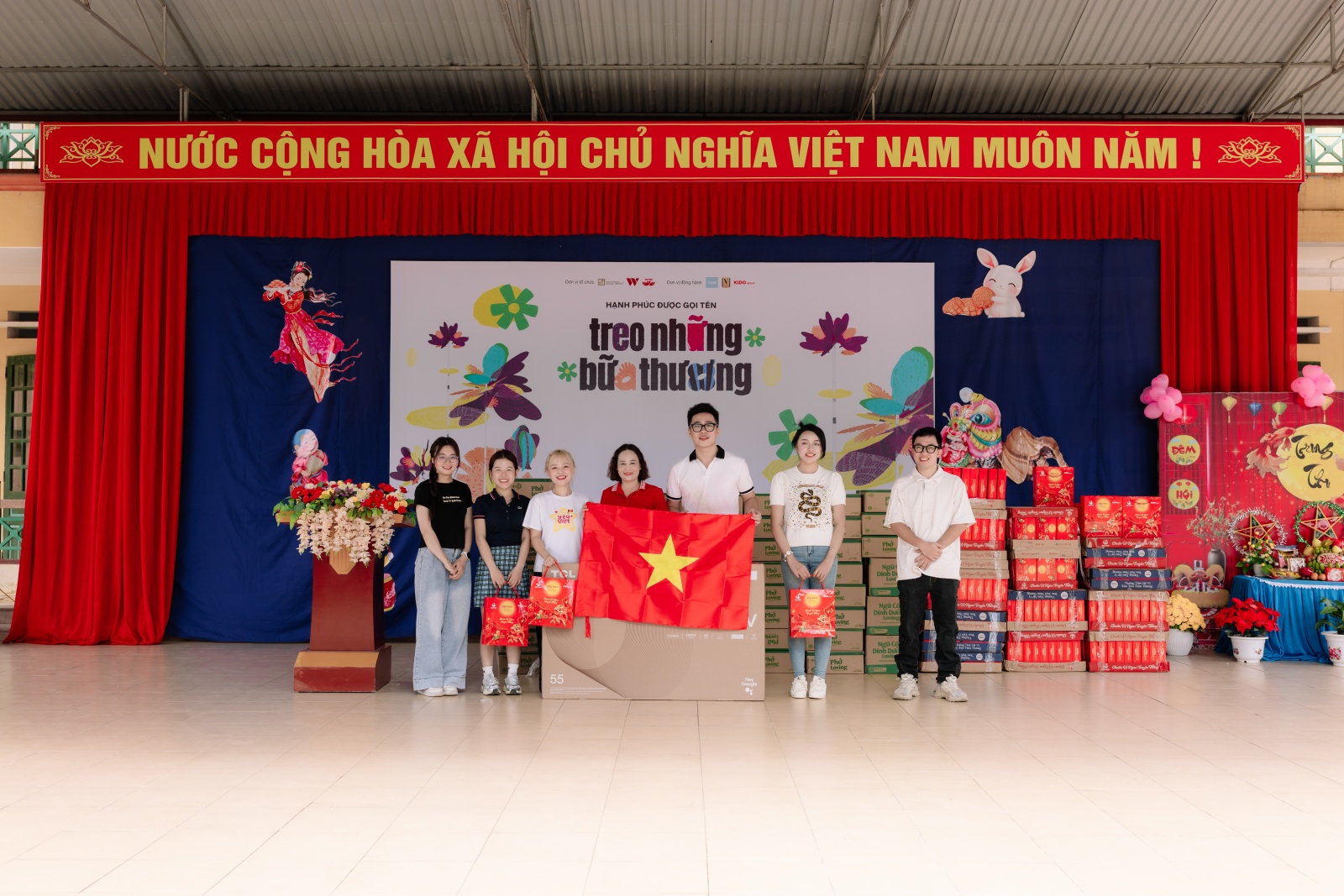 “Treo những bữa Thương” - Bữa tiệc Trung Thu đặc biệt giữa núi rừng, mang niềm vui đến những em nhỏ vùng cao- Ảnh 1.