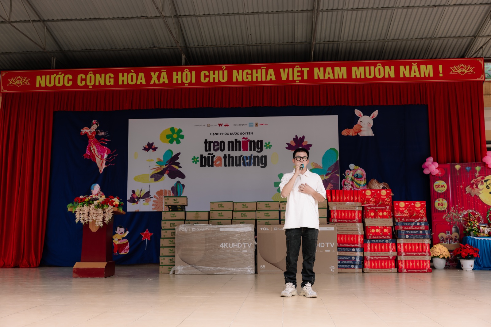 “Treo những bữa Thương” - Bữa tiệc Trung Thu đặc biệt giữa núi rừng, mang niềm vui đến những em nhỏ vùng cao- Ảnh 4.