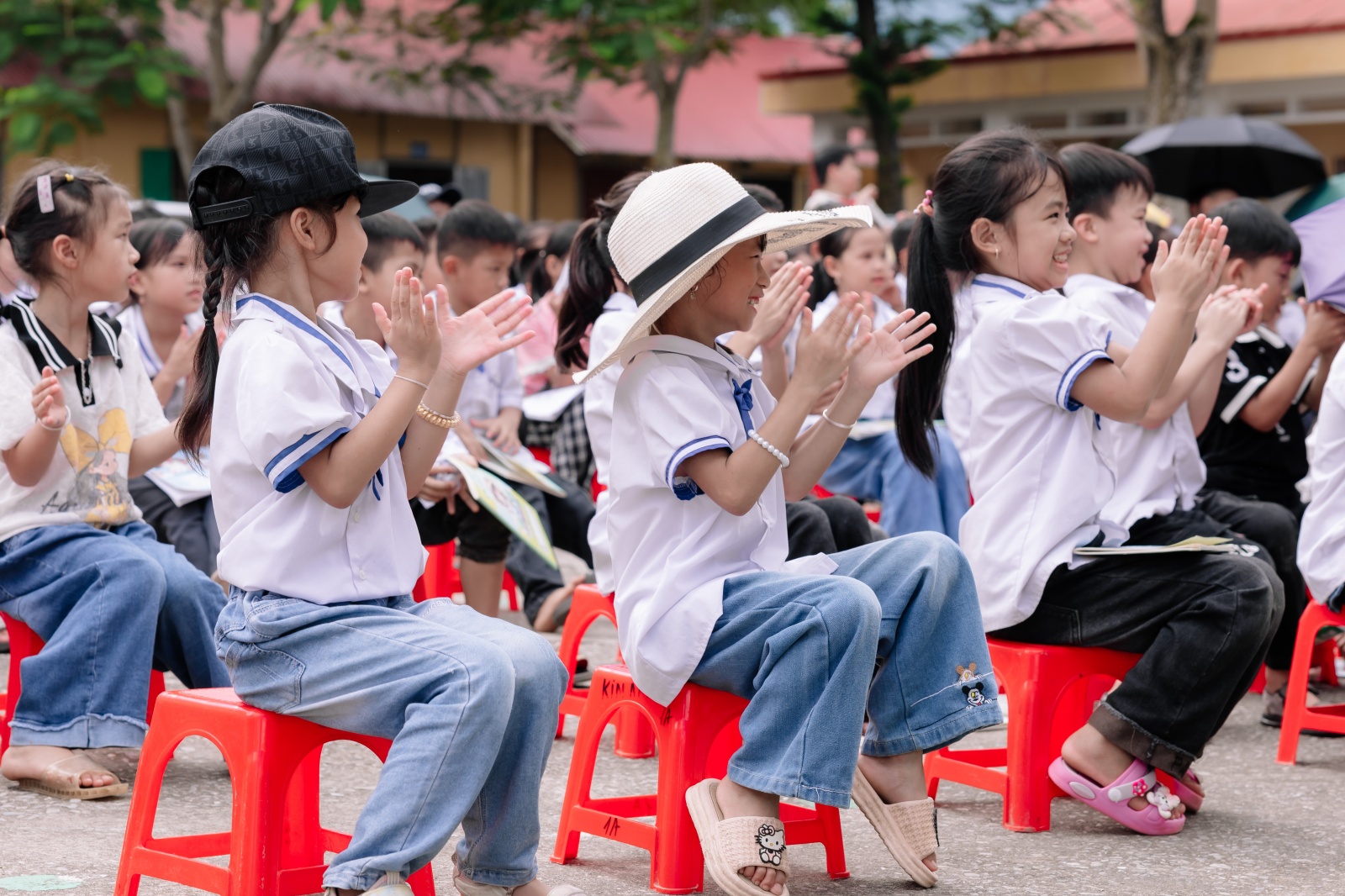 “Treo những bữa Thương” - Bữa tiệc Trung Thu đặc biệt giữa núi rừng, mang niềm vui đến những em nhỏ vùng cao- Ảnh 8.