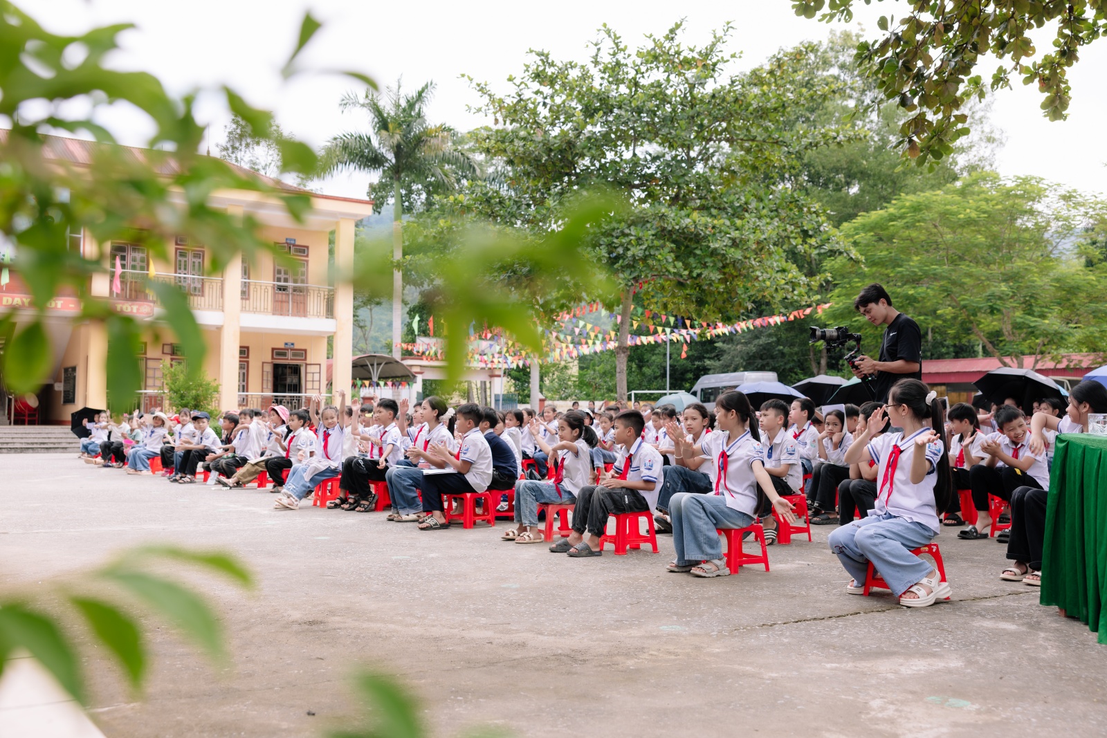 “Treo những bữa Thương” - Bữa tiệc Trung Thu đặc biệt giữa núi rừng, mang niềm vui đến những em nhỏ vùng cao- Ảnh 7.