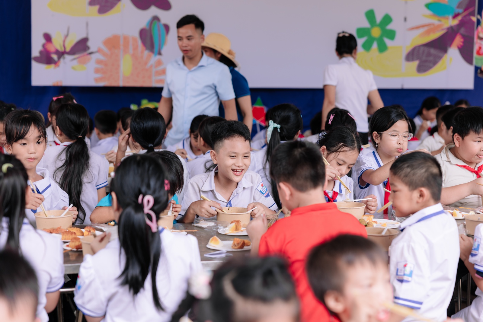 “Treo những bữa Thương” - Bữa tiệc Trung Thu đặc biệt giữa núi rừng, mang niềm vui đến những em nhỏ vùng cao- Ảnh 11.