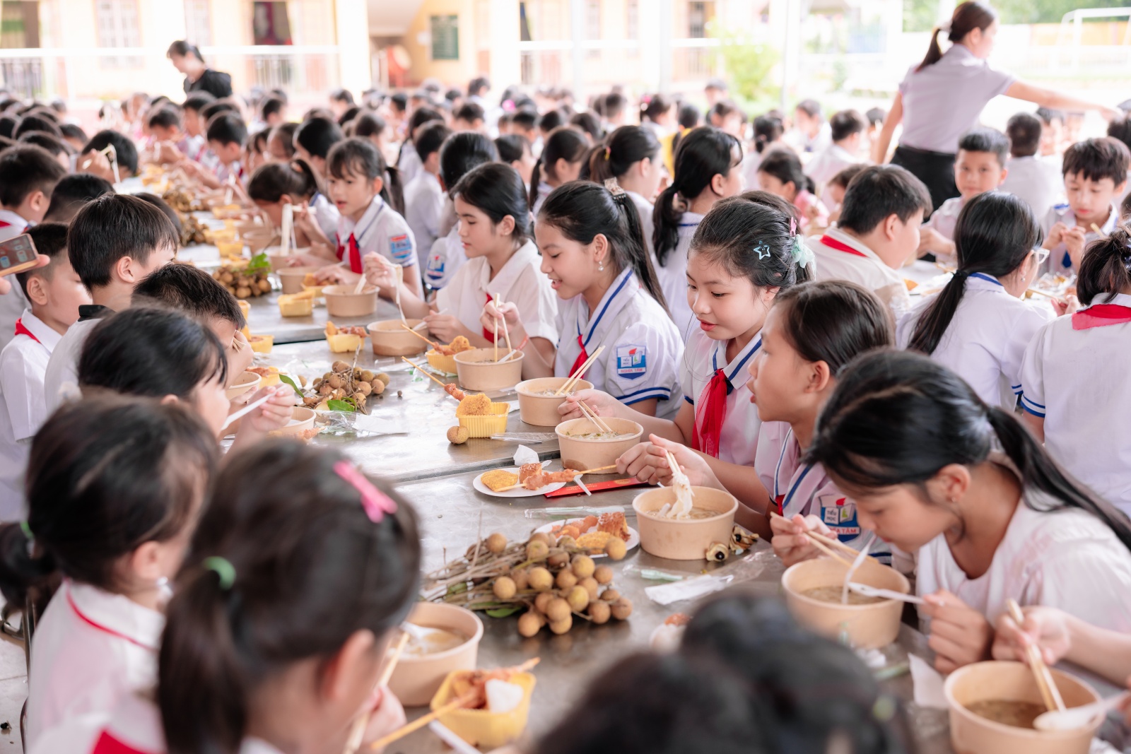 “Treo những bữa Thương” - Bữa tiệc Trung Thu đặc biệt giữa núi rừng, mang niềm vui đến những em nhỏ vùng cao- Ảnh 10.