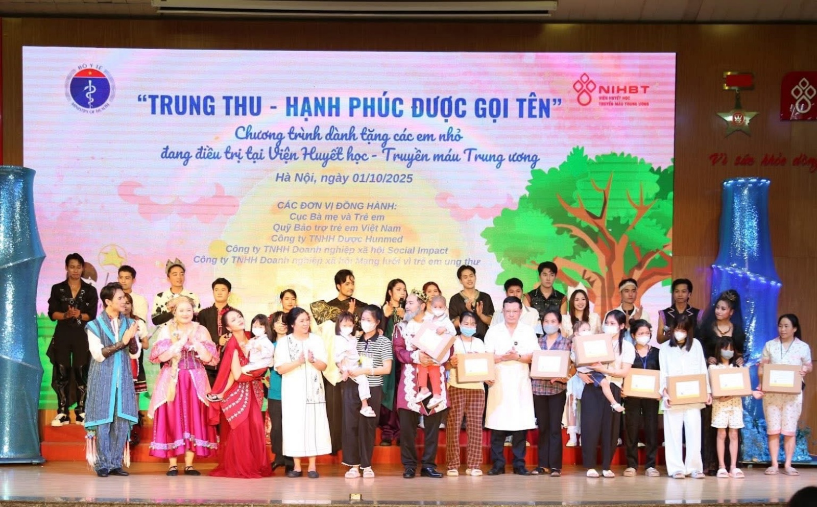 “Treo những bữa Thương” - Bữa tiệc Trung Thu đặc biệt giữa núi rừng, mang niềm vui đến những em nhỏ vùng cao- Ảnh 2.