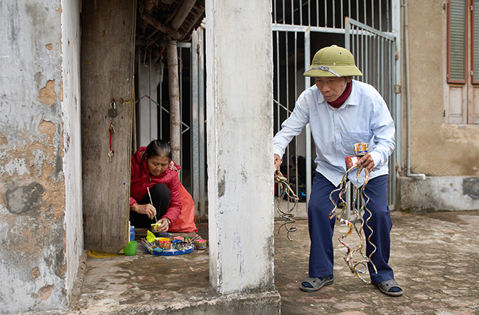 Người đàn ông Ninh Bình 34 năm không cắt móng tay vì "người cha thầy cúng": Vợ phải tắm rửa và làm những việc này cho chồng!- Ảnh 7.
