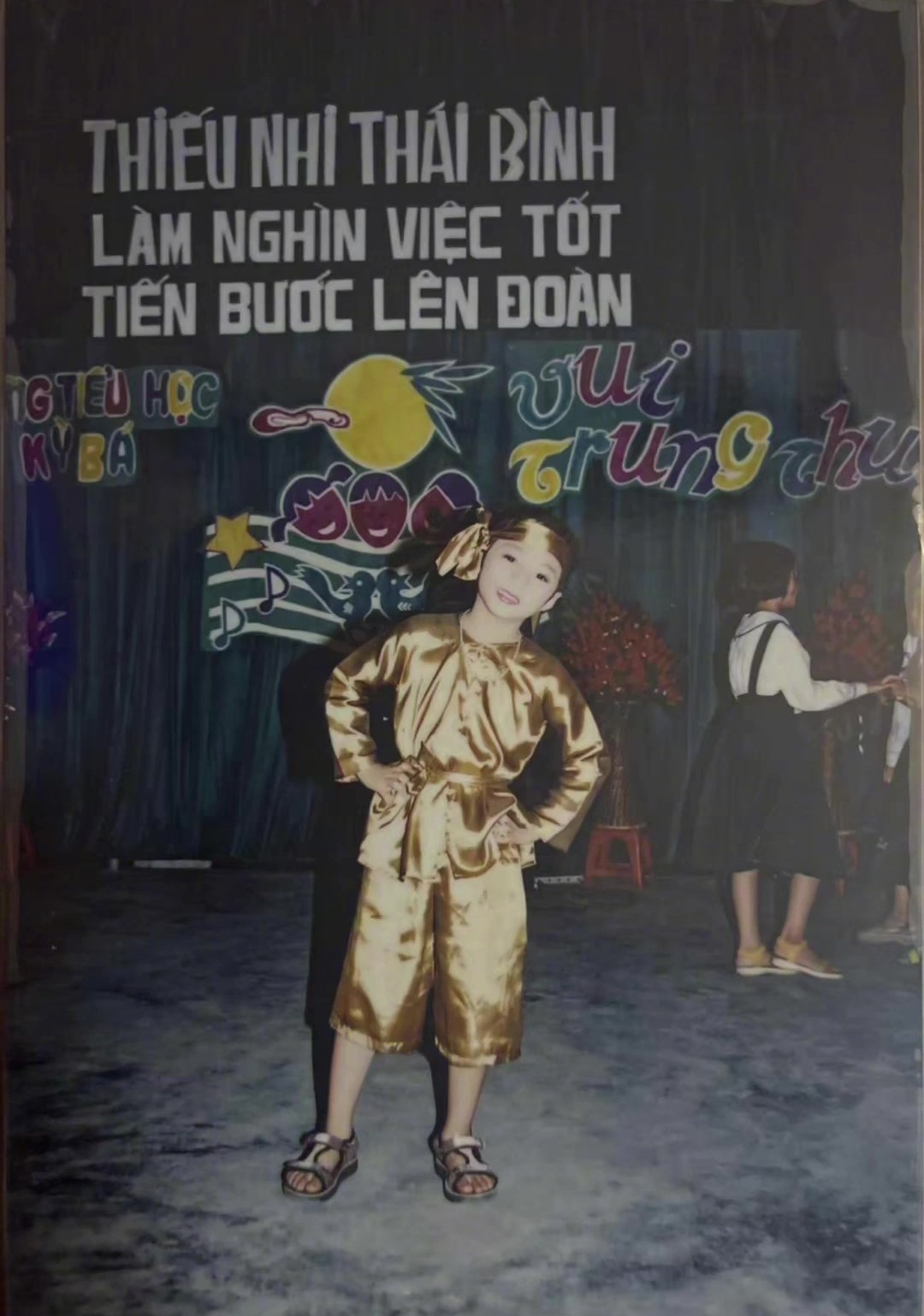 Mẹ ruột Sơn Tùng M-TP bất ngờ đăng ảnh 2 