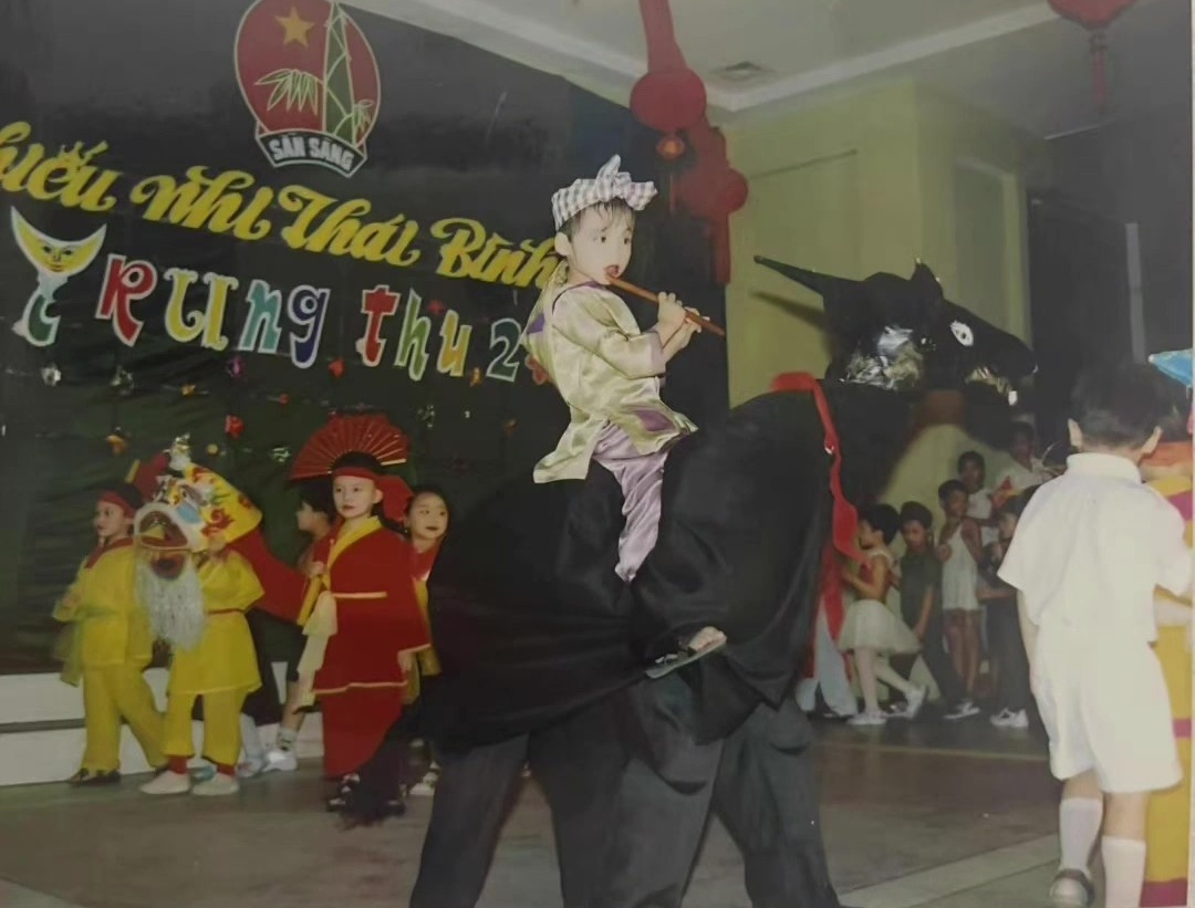 Mẹ ruột Sơn Tùng M-TP bất ngờ đăng ảnh 2 