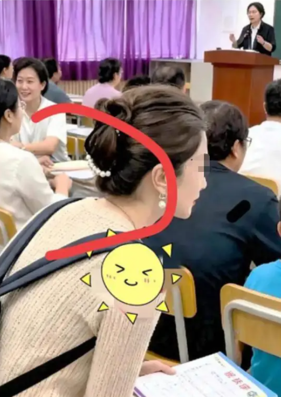 Bức ảnh khiến nhiều người bất bình: Đã đến lúc một số phụ huynh nên bớt soi mói vô lý!- Ảnh 1.