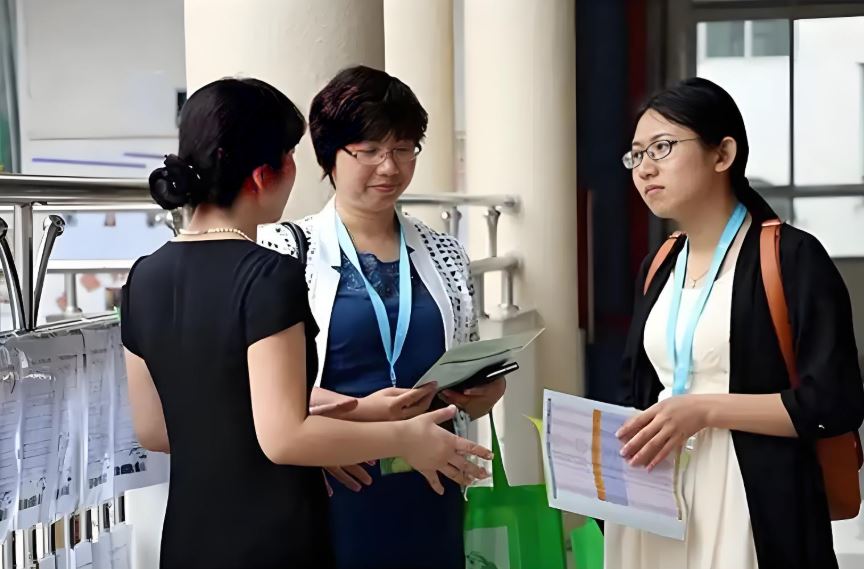 Phụ huynh bức xúc viết: "Quỹ lớp chẳng thấy lo cho các con, toàn dùng 'tri ân' thầy cô", dư luận đọc xong chia phe tranh cãi gay gắt!- Ảnh 2.