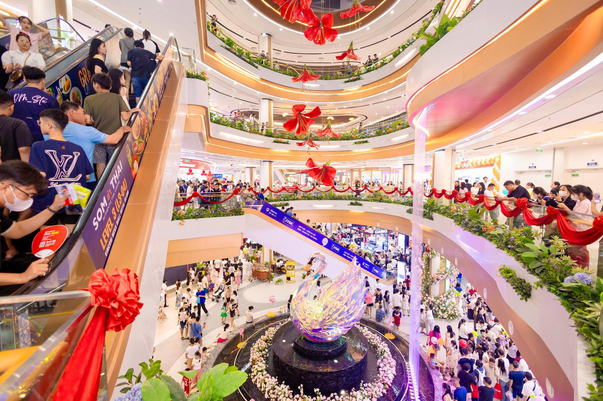 Khai trương Vincom Mega Mall Royal Island mới tại Hải Phòng- Ảnh 2.