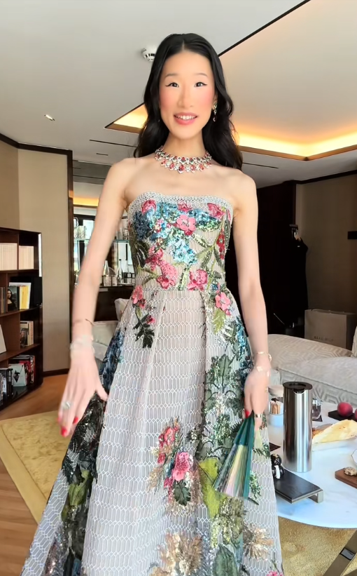 Bức ảnh gây sốc của 1 Hoa hậu Việt Nam với nhân vật bị Bức ảnh gây sốc của 1 Hoa hậu Việt Nam với nhân vật bị