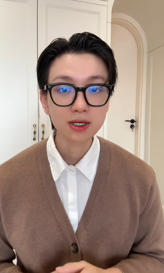 Ồn ào quanh 