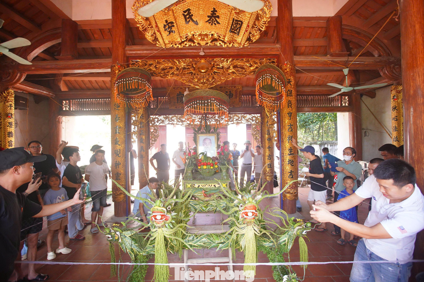 Biển người đổ về Phú Nghĩa- Ảnh 6.