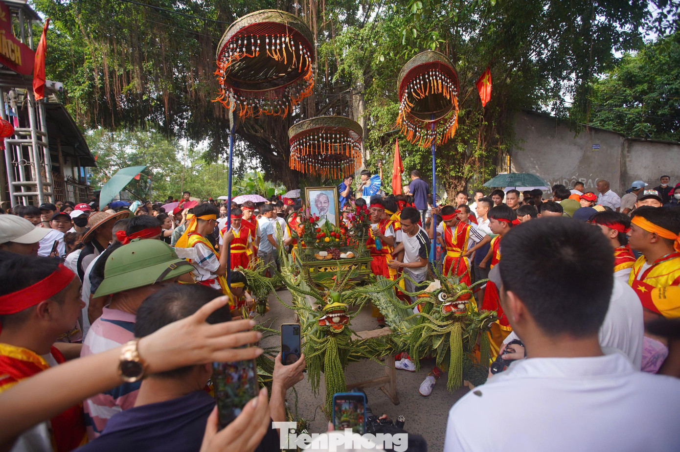 Biển người đổ về Phú Nghĩa- Ảnh 8.