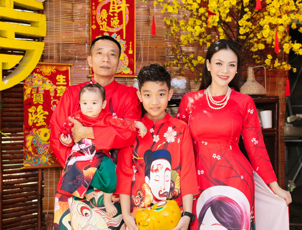 Nữ ca sĩ Việt lấy chồng hơn 8 tuổi: 