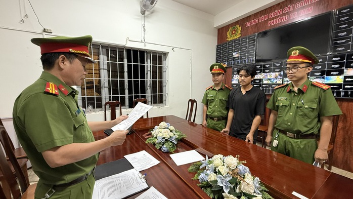 Bắt tạm giam shipper Lê Minh Nhân- Ảnh 1.