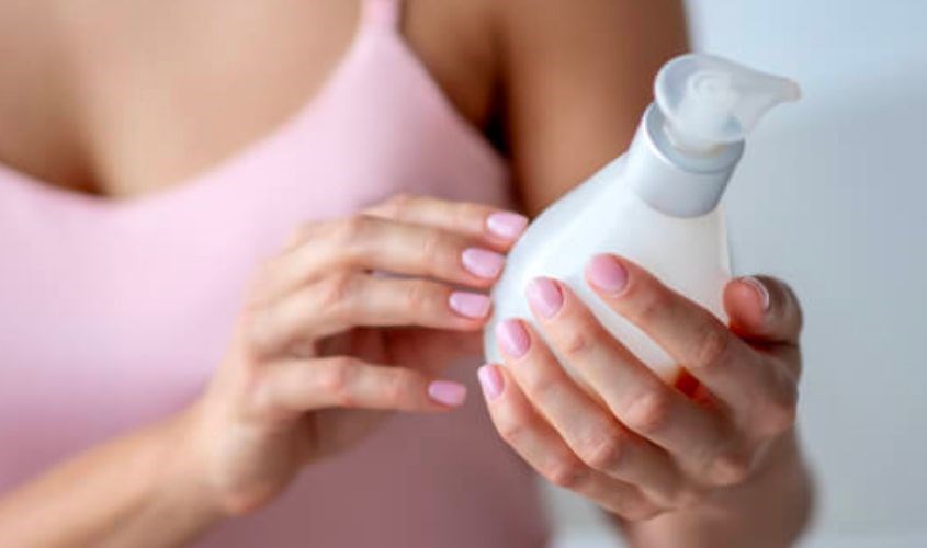 Bộ Y tế chỉ đạo: Thu hồi ngay 3 loại dầu gội đầu, dung dịch vệ sinh là HÀNG GIẢ- Ảnh 2.