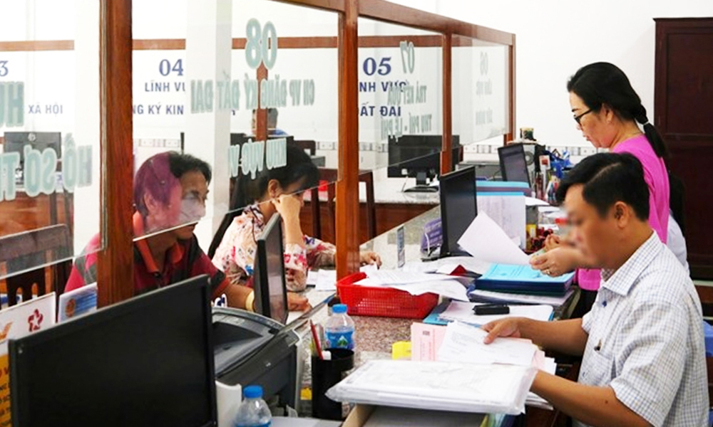 Từ 1/10 ch&iacute;nh thức kh&ocirc;ng nhận hồ sơ giấy, người d&acirc;n l&agrave;m thủ tục h&agrave;nh ch&iacute;nh bằng c&aacute;ch sau- Ảnh 1.