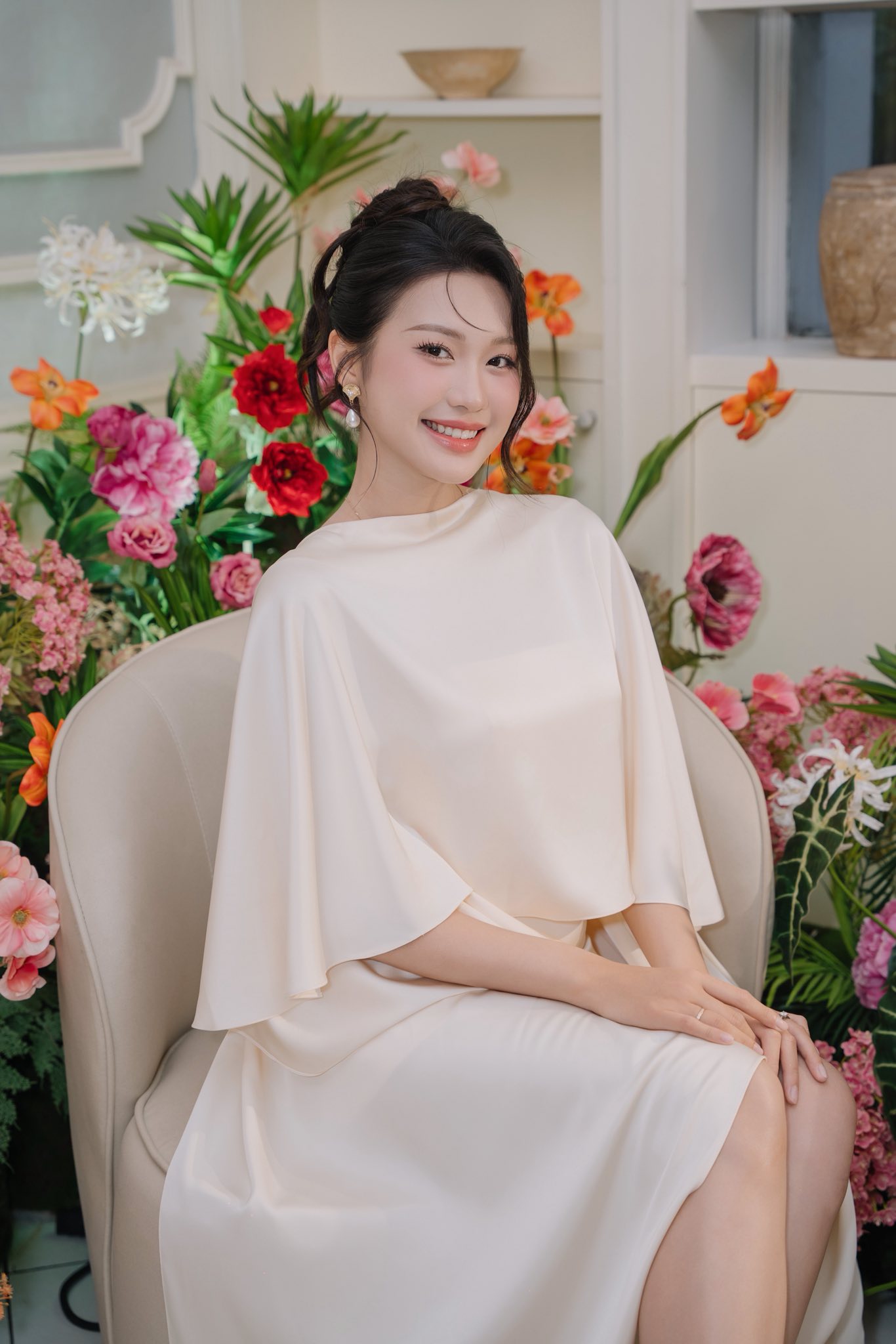 Doãn Hải My - vợ Văn Hậu xinh quá, nhìn sang 