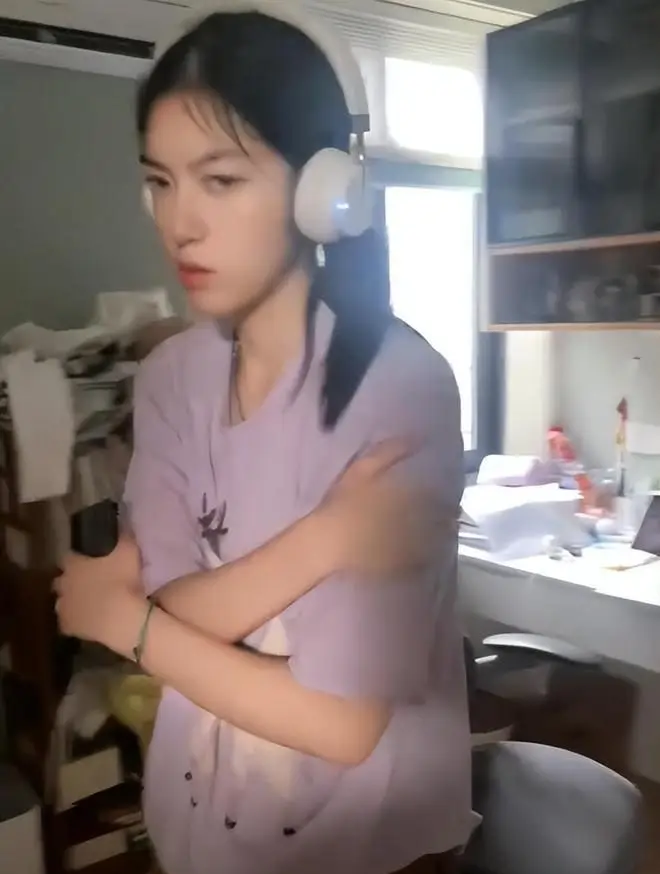 Đăng video con gái lên mạng, người mẹ nhận về loạt chỉ trích: "Đừng bao giờ làm vậy với con mình!"- Ảnh 3.