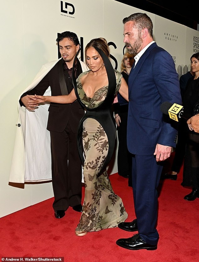Jennifer Lopez tình tứ bên Ben Affleck- Ảnh 3.