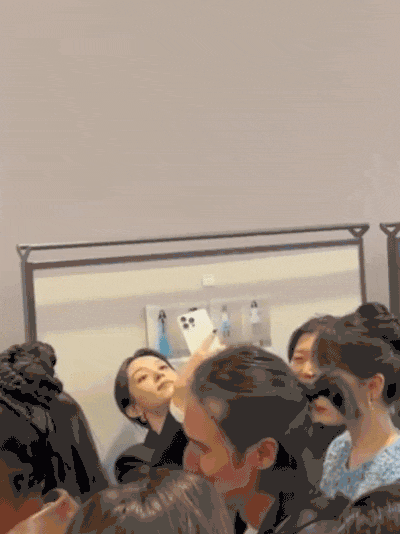 Mỹ nhân lườm nguýt Địch Lệ Nhiệt Ba- Ảnh 1.
