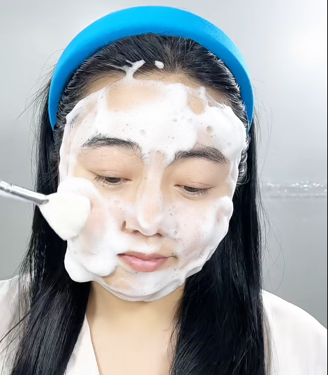 Tôi bất ngờ vì dùng serum collagen kèm cây lăn kim, ban đầu hơi sợ nhưng càng dùng lại thấy da càng đẹp- Ảnh 3.