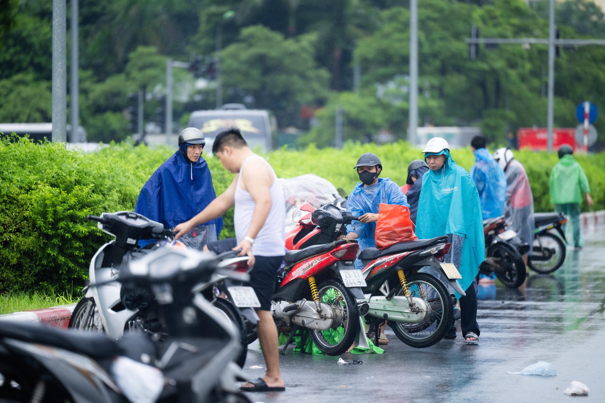 Nhiều người Hà Nội hôm nay ra đường là mất... ngày lương!- Ảnh 12.