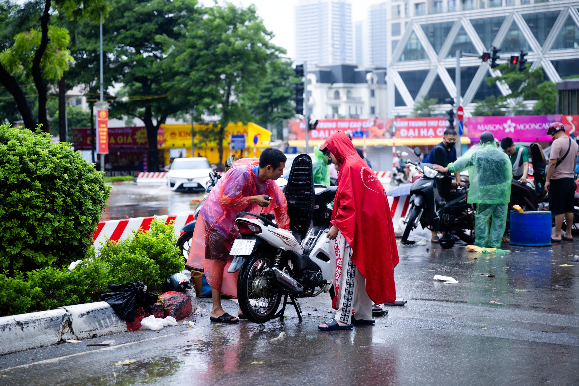 Nhiều người Hà Nội hôm nay ra đường là mất... ngày lương!- Ảnh 4.