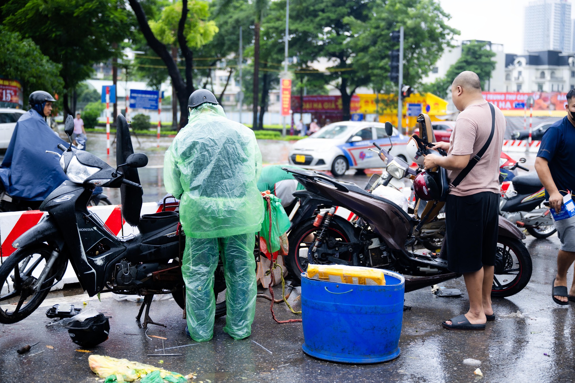 Nhiều người Hà Nội hôm nay ra đường là mất... ngày lương!- Ảnh 2.