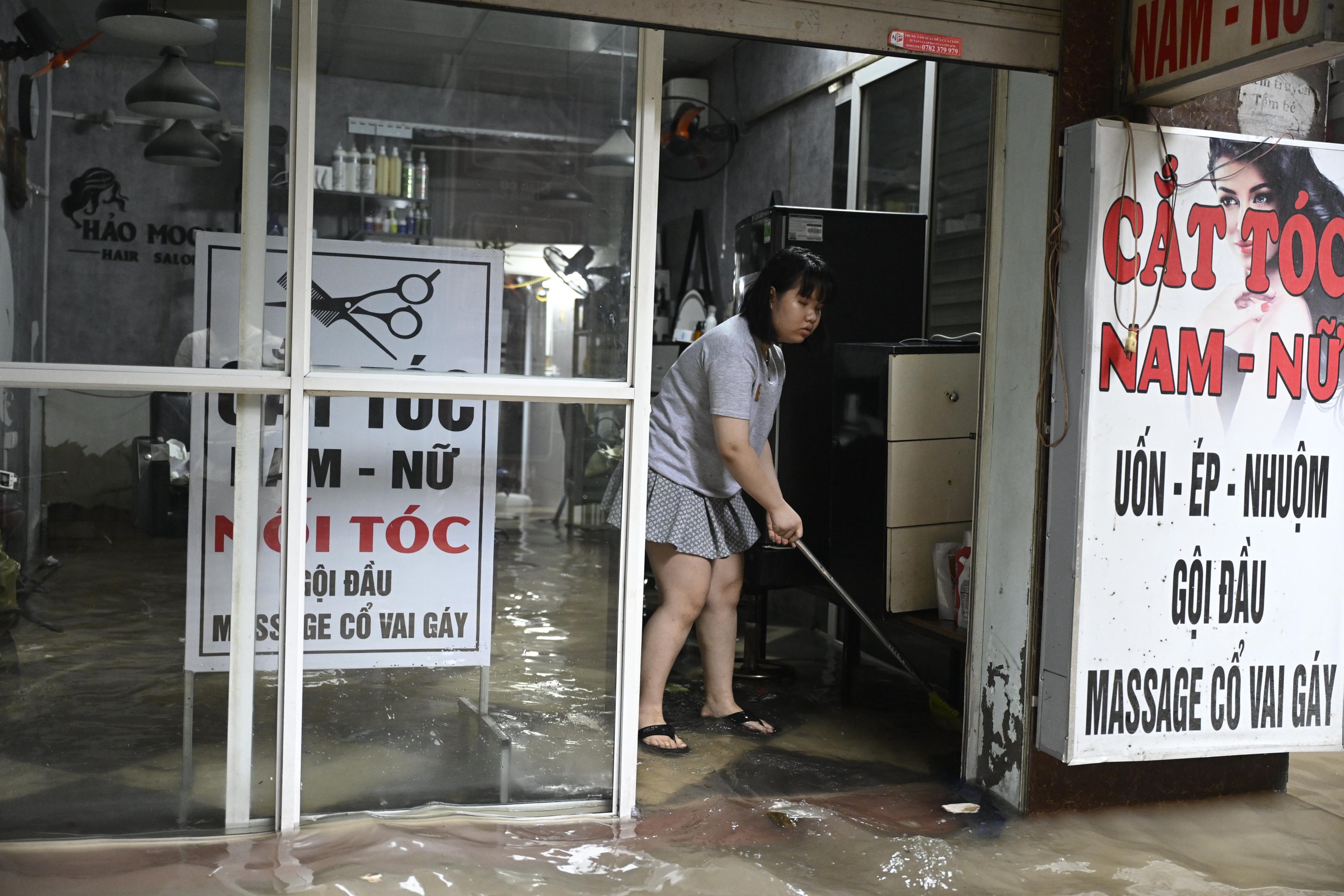 Toàn cảnh Hà Nội trong ngày có hơn 200 điểm ngập, hàng chục tuyến đường tê liệt- Ảnh 9.