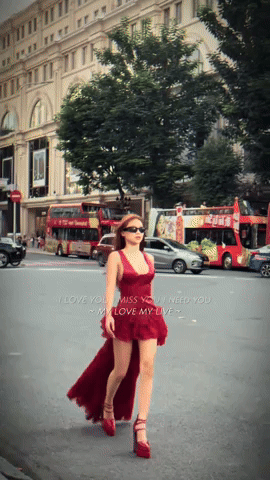Louis Phạm khoe body cực phẩm, thần thái sang chảnh nổi bật trên phố, netizen cảm thán: 