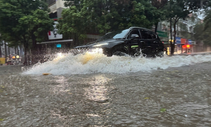 Hà Nội sáng 7/10: Hà Nội lại ngập kinh hoàng sau trận mưa dữ dội suốt đêm, người dân bàng hoàng- Ảnh 39.